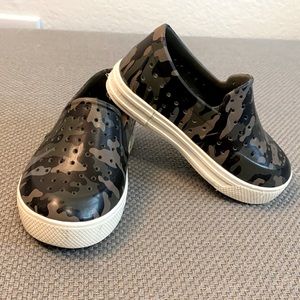 Camo Gap slip on shoes